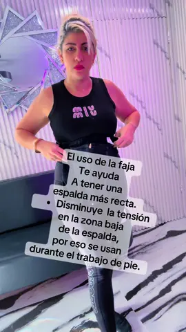 Moldea tu figura , 	•	Al comprimir la zona lumbar, obligan a mantener la espalda más recta. 	•	Disminuyen la tensión en la zona baja de la espalda, por eso se usan en entrenamientos o durante el trabajo de pie.