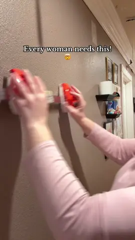 #hanghero #hangingpictures #homefinds #tiktokshopcreatorpicks #interiordecorating 