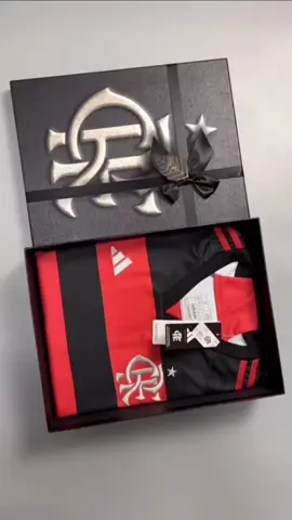 Mostre seu orgulho rubro-negro! 🔴⚫ Vista a camisa oficial do Flamengo e torça com estilo. 💪 #Flamengo #Mengão #OrgulhoRubroNegro #CamisaOficial ✅ https://s.shopee.com.br/6KwLMiNizF