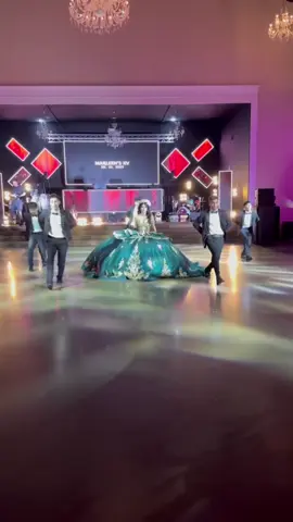 Marleen’s waltz 😍😍✨✨ Who else wants something like this? 🔥#quinceañera #waltz #vals 