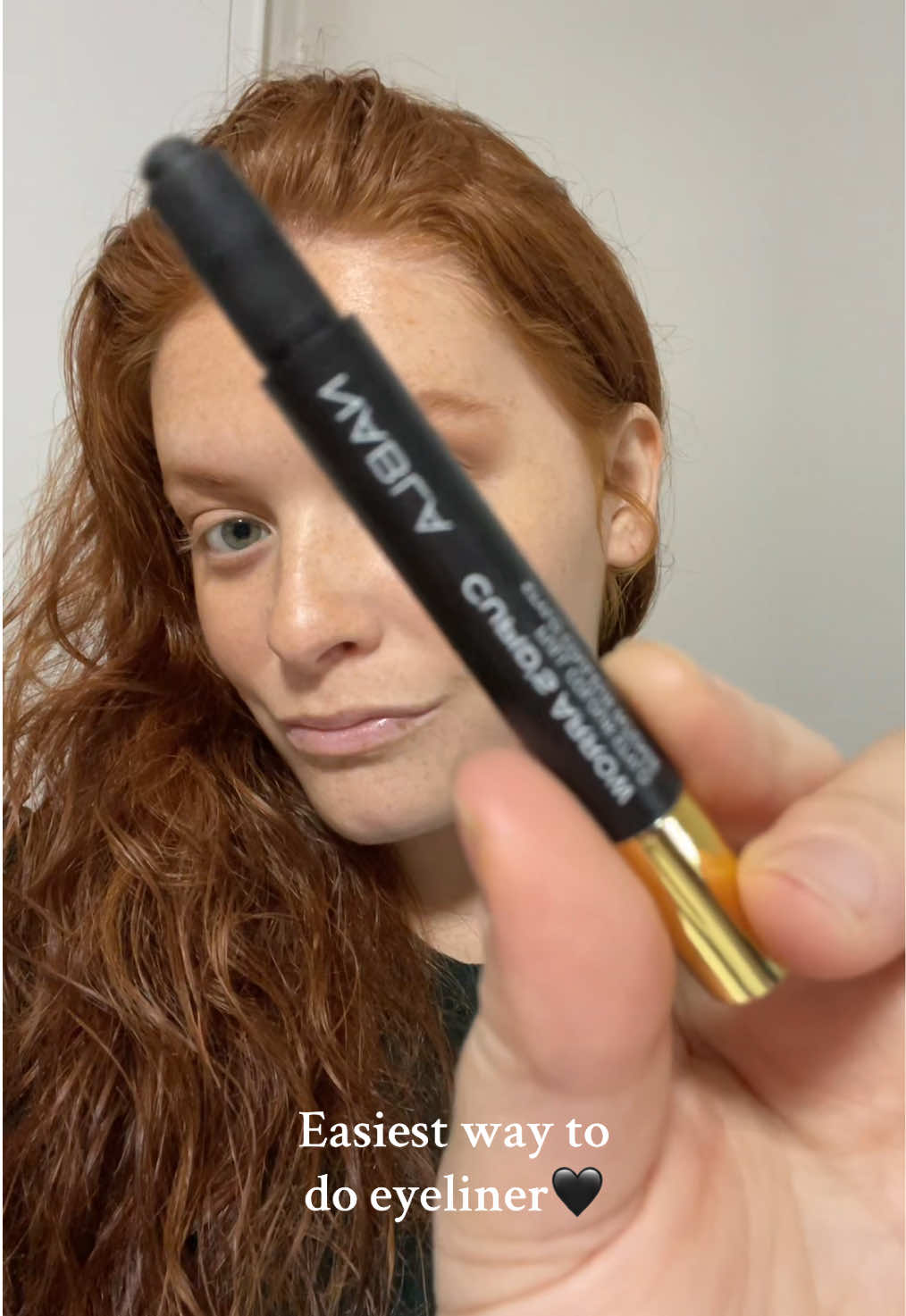 This is for all those who always say they can’t do eyeliner, bet u could do this one! My fave way of wearing eyeliner recently 🖤