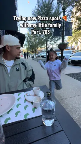 Violet not only loved her pizza she enjoyed all the dogs 🐶 ❤️ Everything was so delicious!  #pizzalover #pizzagirl🍕 #foodies #tastetest 