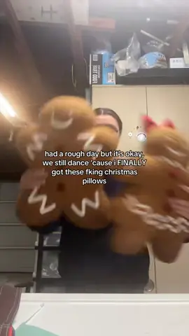they sold out so fast last year 😭 #tiktokshopblackfriday #christmas #pillows #homegoods #falldealsforyou 