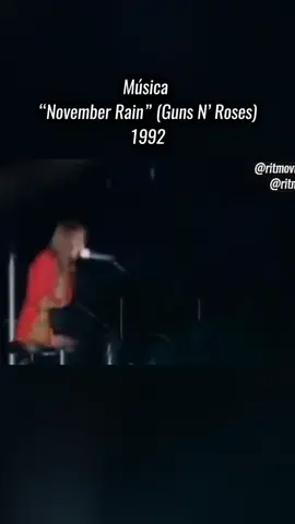 Lançada em 1992, “November Rain” é uma das baladas mais icônicas do rock. Ela foi escrita por Axl Rose, que levou quase 10 anos para terminá-la! 😮 Inspirada em um conto do vocalista sobre amor, perda e solidão, a música mistura guitarras poderosas com uma orquestra sinfônica, algo raro no rock da época. O clipe, com um casamento e um funeral misterioso, custou cerca de 1,5 milhão de dólares — um dos mais caros já feitos — e virou um marco dos anos 90. Hoje, é lembrada como um hino melancólico sobre o amor que resiste até nas tempestades da vida.#gunsnrose #guns #novemberrain #fyp #foryou 