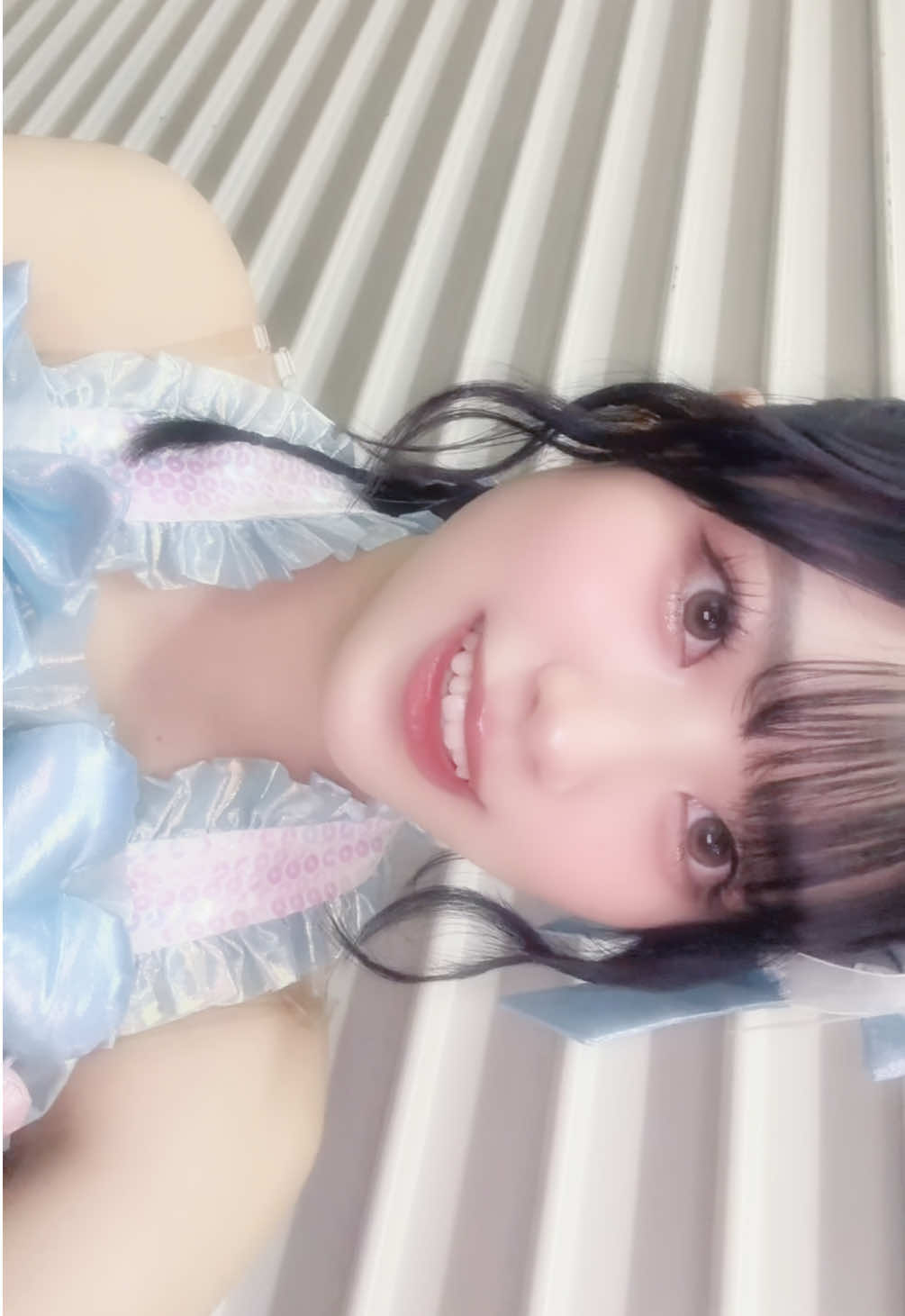 傲慢な大人にだけはなりたくない#黒島咲花 #さっくとっく #fjk #09 #アイドル  ❤︎劇場版リアルイベント❤︎ 2/1個別握手会in横浜(ワンピース) 3/7個別握手会in大阪(ハーフツイン) 3/8個別写メ会＋セルフィーカードお渡し会in大阪(衣装) ❤︎劇場版オンライン個別お話し会❤︎ 12/27(パジャマ) 12/28(クリスマスデートコーデ) 1/24(ワンピース) 1/25(ふわふわ王道ガーリー) 2/14(バレンタインコーデ) 2/15(清楚お姉さん系) ❤︎通常盤リアルイベント❤︎ 1/10大握手会京都パルスプラザ(シークレット) 2/11大握手会幕張メッセ(おさげ) ❤︎チケット申し込み❤︎ store-annex.universal-music.co.jp/event-list/nmb 第6次受付2025年11月6日(木) 12:00 ～ 2025年11月7日(金) 15:00 