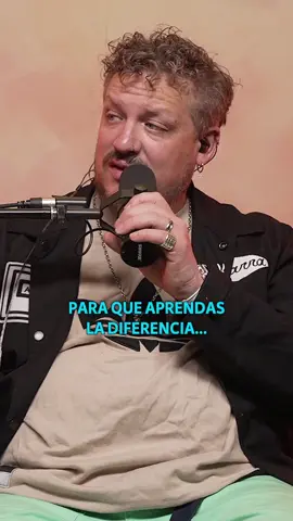 Igual le faltó la parejita, ¿no creen? 🤭 Disfruta de un nuevo capítulo de Tomás Va A Morir en Spotify, YouTube y en EstudiosNeverland.com Presentado por @mercadolibre.cl @mercadopago.cl_ @entel y @pedidosya.cl