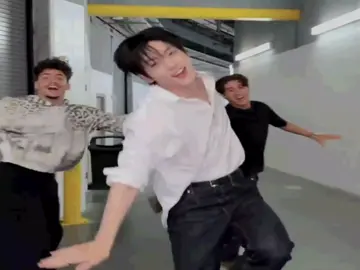 erm... hi #edit #txt #tomorrow_x_together #xyzbca #foryoupage 