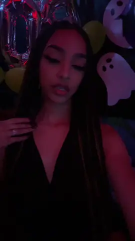 I’ll be a killer for youu👩🏽‍❤️‍💋‍👩🏼🫶🏽 #ahlanahiiii #wlw #fypp #lgbt #halloweekend 