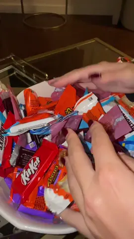 the best hack #halloweencandy @Reeses @KITKAT 