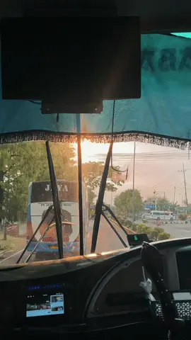 Caruban bagian senja.. - #sumbergroup #7486 #busmaniacommunity #madiun24jam #hallodee 