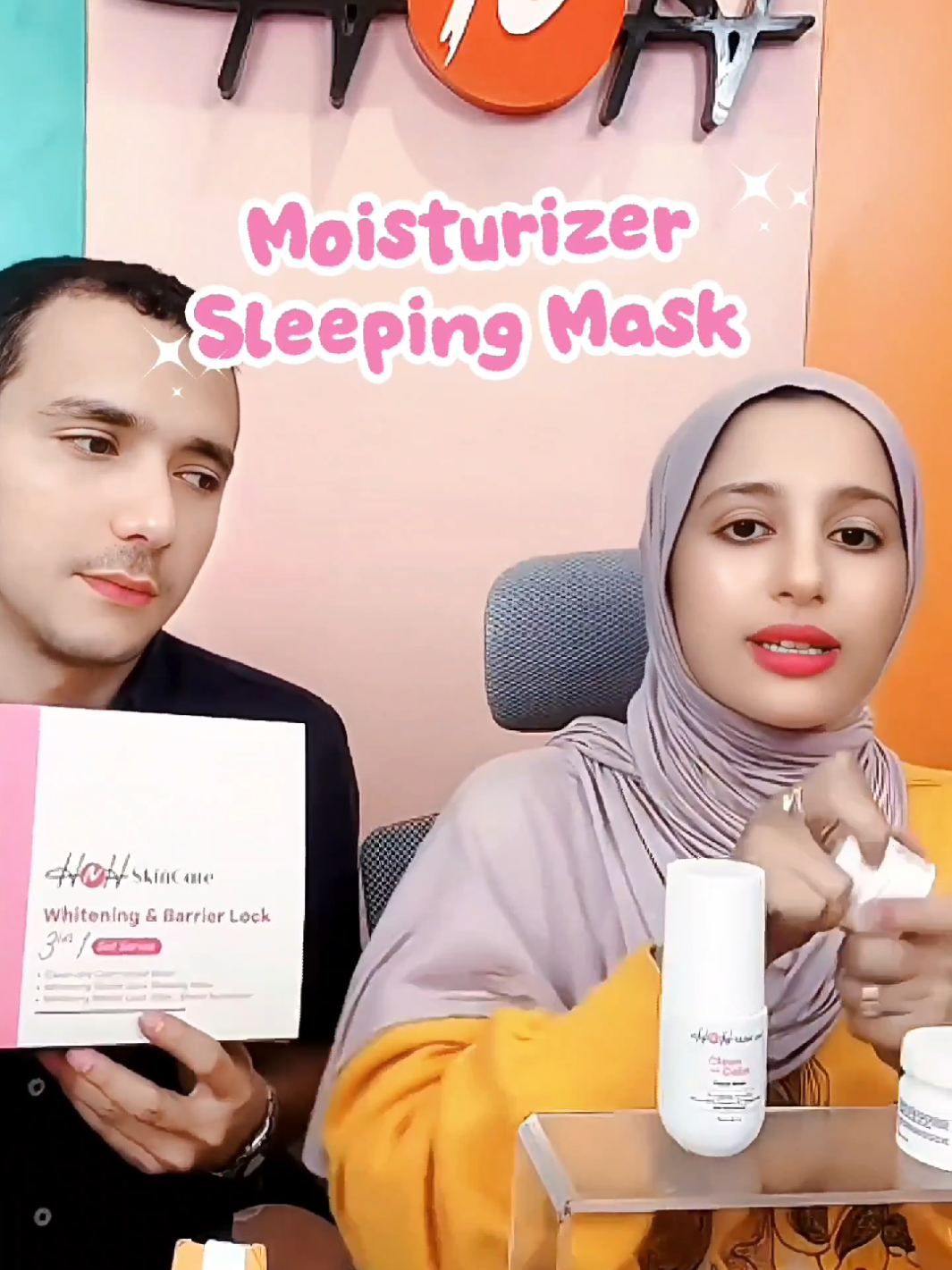 POV: Skincare kamu basic tapi effort nya nggak lowkey. 💅 ​STOP! Jangan sampai skin barrier kamu delulu karena over-exfoliation! Mending fokus Glow Up pakai Paket Whitening & Barrier Lock. ​No Cap, ini bestie banget buat kulit remaja! Tiga product SLAY buat daily: ​🧼 Facial Wash Non SLS: Bersihin no drama, no rasa ketarik. Green Flag! ☀️ Sunscreen SPF 50: Wajib banget! No FOMO dari sinar matahari. 🌙 Moisturizer Sleeping Mask: Teksturnya BUSSIN', bikin kulit plumpy dan glowing pas bangun tidur. ​Kalau kulit udah sehat, mau makeup tipis-tipis pun auto SLAY! #genzskincare #skincarepemula #skincareremaja #hnhskincare #drkamilajaidi 