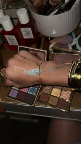 Necesito tirarme un makeup de esos aunque sea para ir a la esquina #paratii #christmasgiftideas #anastasiabeverlyhills 