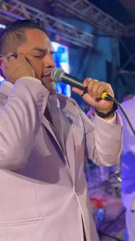 Caída libre ya está sonando en todos los conciertos disfruten de esta hermosa canción @Anibal Reyes OFICIAL 🇵🇪 @Armonía 10 de Walther Lozada 🥳🎉🎊