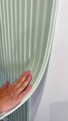 Painel Ripado Laminado para parede da sala, quarto ou aquele cantinho que quer deixar mais bonito. São placas flexíveis  muito fácil de instalar.