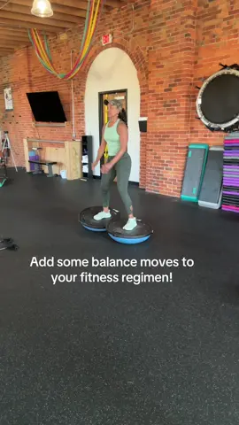 Happy November everyone! As we go about this month, I’m sure things will start to get busy around the holidays. Add some balance, not stress. #foryp #balance #holidays #balanceworkout #bosu 🥰❤️🙏🏽