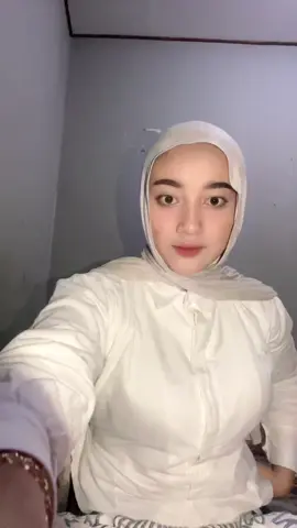 enak bngt dipke kerudungnya anti badai🤗