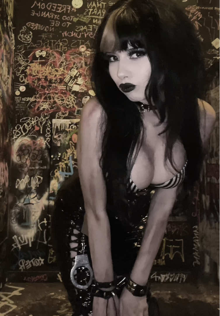 At the goth clurbb music was so loud tho my phone was vibrating #goth #gothfashion #gothmakeup #gothoutfit #foryoupage 