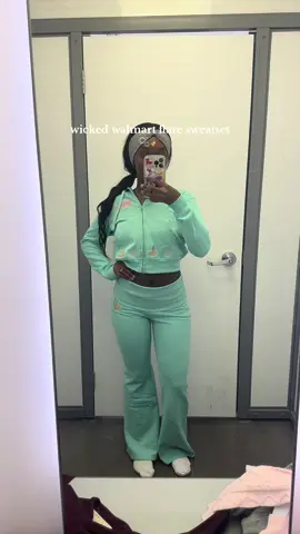 lots of wicked content lately 😂🫧🩷 #wicked #wickedforgood #wickedmovie #wickedmerch #wickedthemovie 