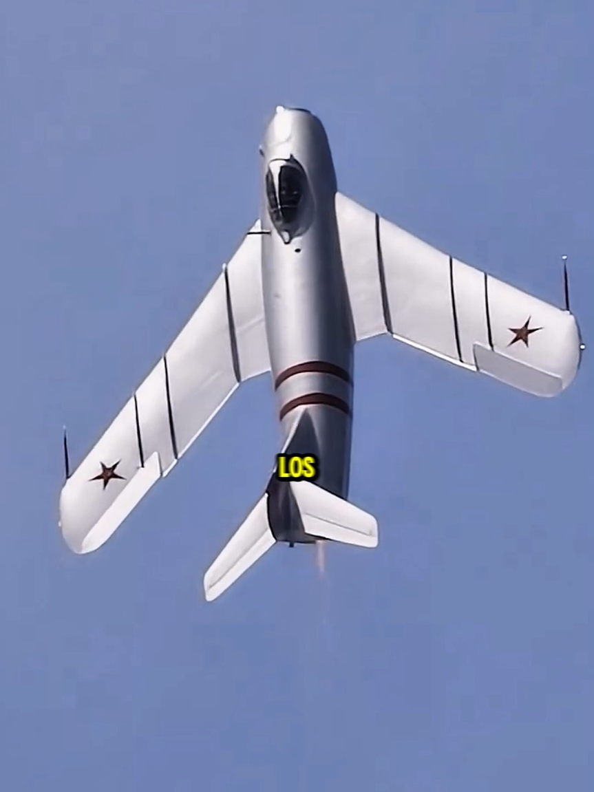 MiG-17: ¡Pura Maniobrabilidad! 🤩 #fyp #plane #fighterjet #mig17 