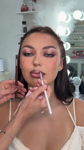 Halo glam  Eyes  @makeupbymario Master mattes palette , @Patrick Ta Beauty EYE ILLUSION EYE SHADOW DUO “talk to my team “ @ArdellBeauty brow glue @L.A. Girl Cosmetics es  @kissproducts so real lashes  Face  @bareMinerals hydrate and glow primer  @Hourglass Cosmetics concealer fawn  @Haus Labs foundation 260 light medium cool  @Morphe Cosmetics cheek thrills Sunset Swim and After Party  @Rare Beauty exhilarate highlighter  @Huda Beauty easy bake duo loose powder in cherry peach , setting spray  Lips  @morphe brushes rock steady lipliner  @hudabeauty faux filler jelly oil in pink lady  Model @xritaa #glam #makeuptutorial #naplesflorida #holidayglam #holidaymakeup 