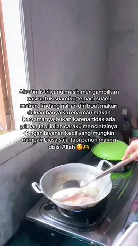 Soalnya kalo makan berdua mau lauknya cuma tempe tetep nikmat☺️ #homeliving #dailylife #masakansimple #kegiatanirt #suamiistri 