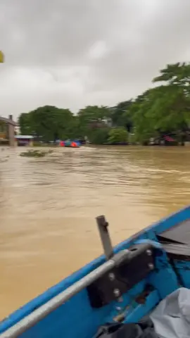 Miền trung ơi cố lên lũ lên lịch sử bão chồng bão giờ thêm bão số 13🥹🥹🥹 #lulut #baoso13 #thientai #giangcogo #hue 