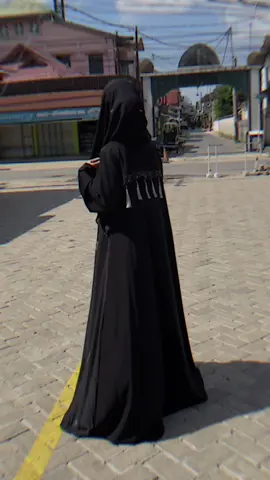 Siapa yg bingung nyari warna gamis eh ujung2nya hitam lagi🙈 saya☝🏻 #OOTD #abayahitam 
