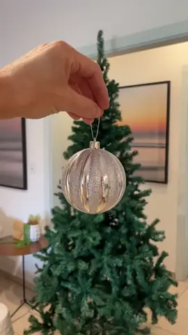 Árvore De Natal Luxo Premium 150cm Com 500 Galhos Pinheiro Verde Pé De Ferro D'presentes..🌲🌟 Interessados? Comente 