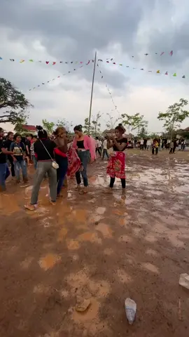 #តែគេស្រីប្រេន#🤣🤣 #នាទីធ្លាក់like💔🙃 #ត្បូងឃ្មុំផ្ទះខ្ញុំ🏠💗😊 