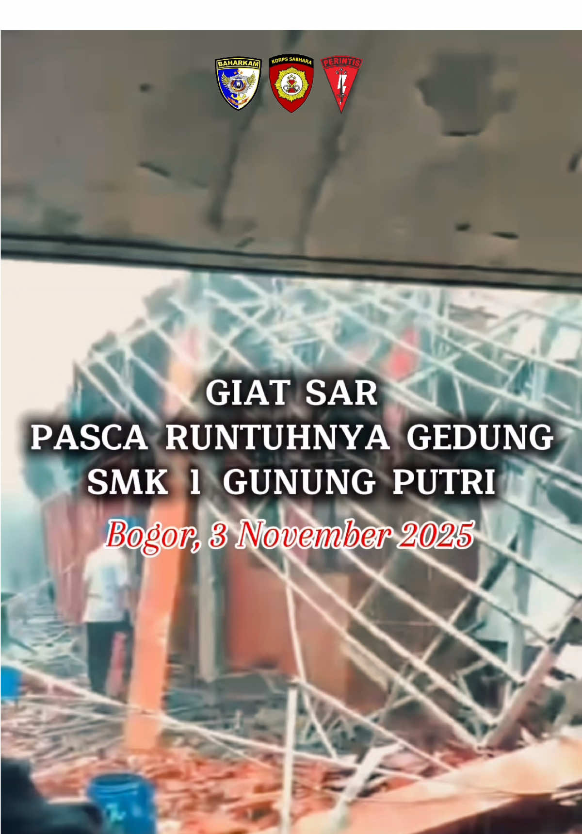 Pada Senin, 3 November 2025, Perintis Subden C melaksanakan giat pengamanan di lingkungan SMKN 1 Gunung Putri. Kegiatan ini dilakukan pasca terjadinya musibah robohnya salah satu gedung sekolah yang diakibatkan hujan deras disertai angin kencang dan pohon tumbang. Giat dilakukan untuk memastikan situasi tetap aman, tertib, dan kondusif, serta memberikan dukungan kepada pihak sekolah dan masyarakat sekitar. Tetap waspada, tetap peduli. 💪 @Detasemen Perintis  @Korsabhara  @SubditCakkal Polri Presisi  @DIVISI HUMAS POLRI OFFICIAL  #PerintisSubdenC #SMKN1GunungPutri #GiatKeamanan #PeduliSesama #TanggapBencana