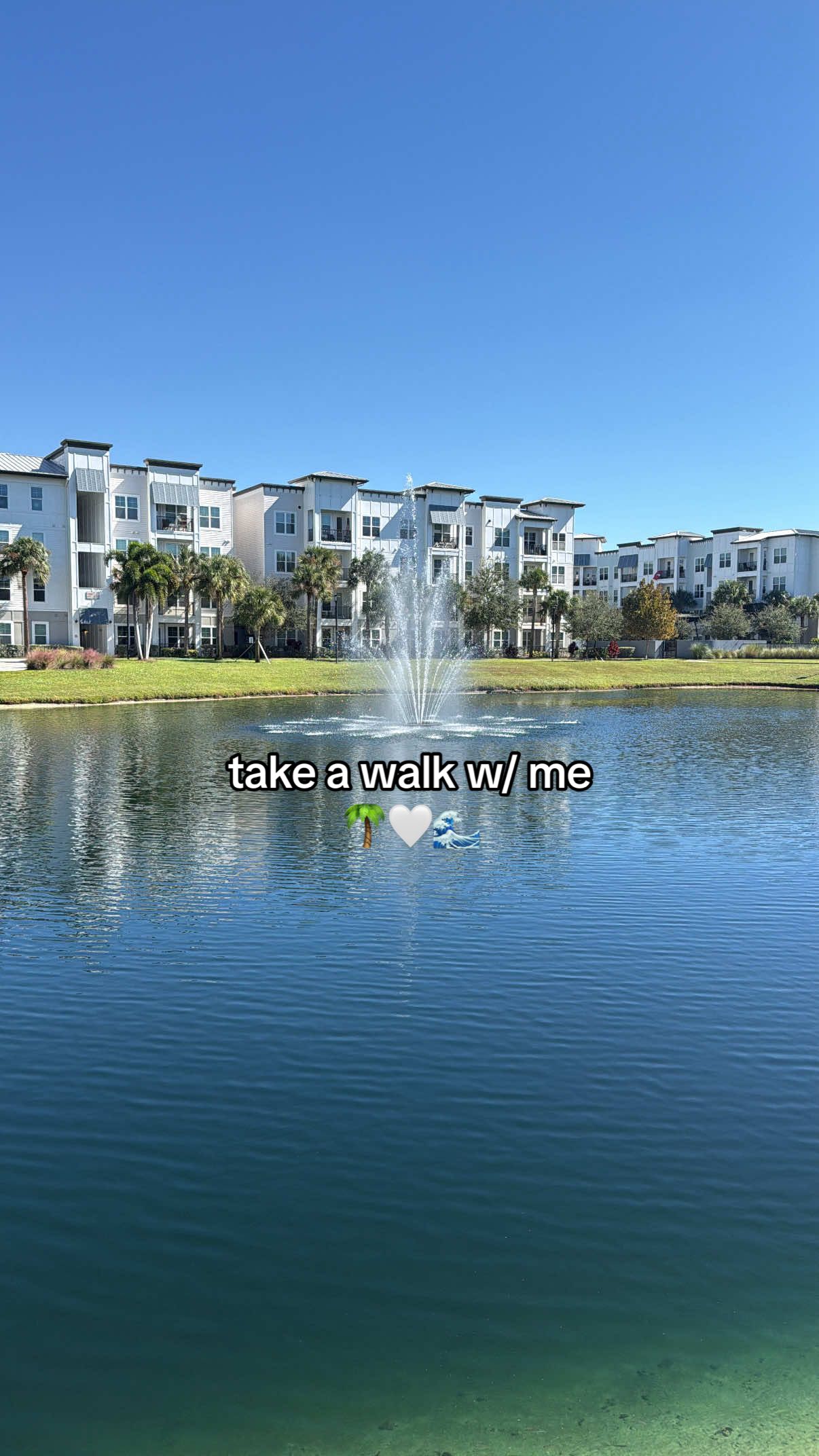 this weather ☺️ #takeawalkwithme #outdoorwalk #marinadistrict 