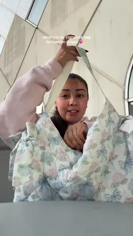 love that I created my ideal bag for school ♥️✨ #fashionschool #fashionstudent #commuterlife #pauibelle #schoolbag @Pauibelle 