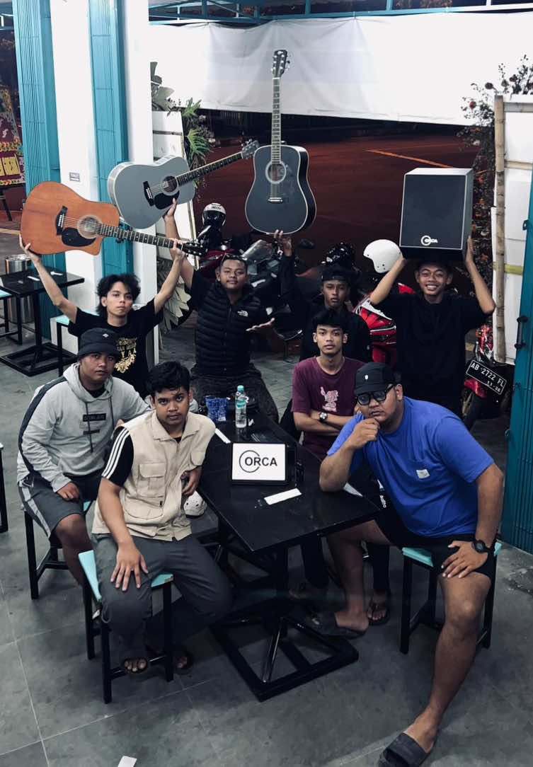 Ego Wong Tuo - Puspa Shakira feat Royhan Ni Amillah Guitar from: @Orca Guitar Indonesia  Guitar type: OR-810D & OR-SC10 Thanks for all support🫂 #4u #egowongtuo #abluecoustic #jogja24jam #orcaguitarindonesia 