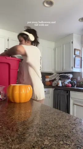 christmas is almost fully set up in our house and I can’t wait for all the coziness of the season 