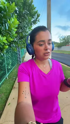 Necesito sport bra nuevos rush #parati #walking #caminando #ejercicios #10ksteps 