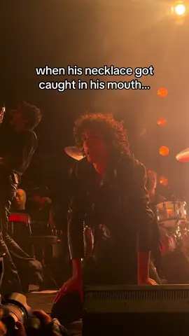 GOD I CANT TAKE IT… #sombr #concert #LA #sombaddie 