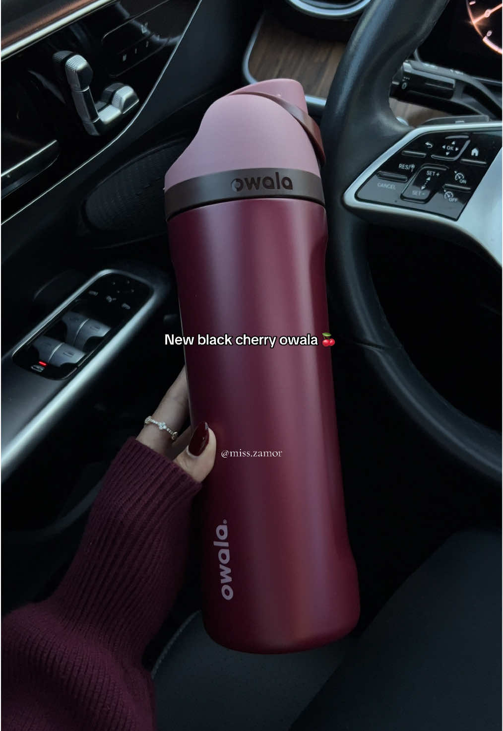 Obsessed 🍒 #owala #owalawaterbottle #blackcherry #waterbottle #poinsettiaowala 