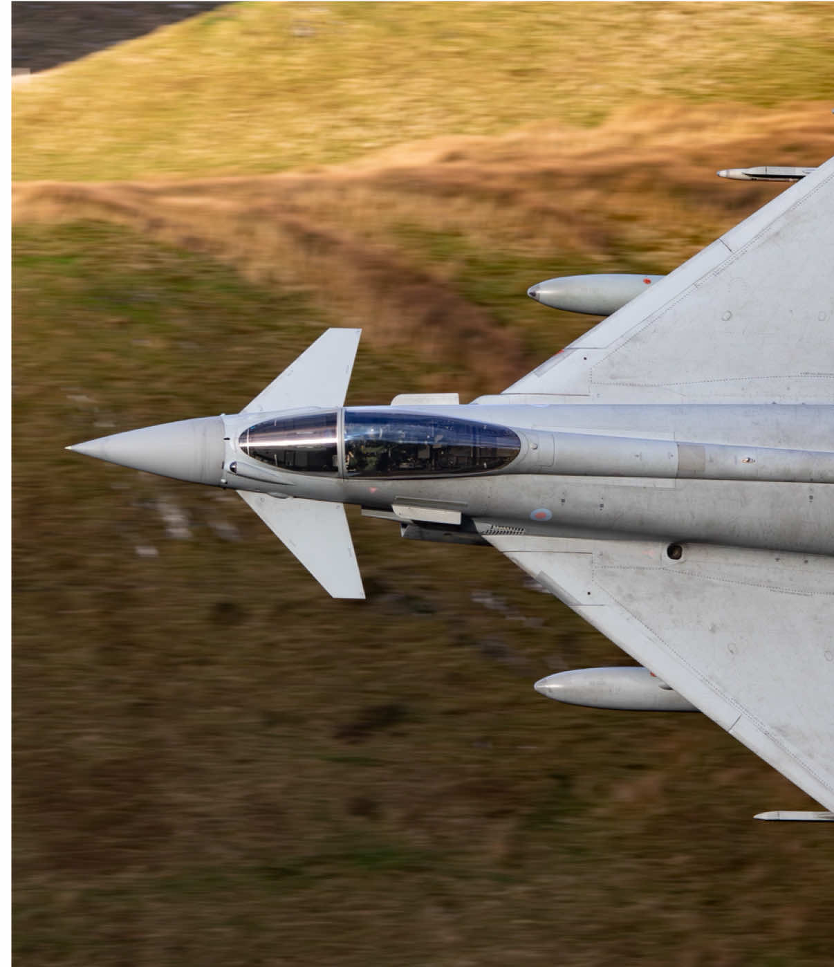 Frontline fighters in the Welsh valleys🏴󠁧󠁢󠁷󠁬󠁳󠁿 #fyp#typhoon#fighterjet #lowlevel#hellyeah