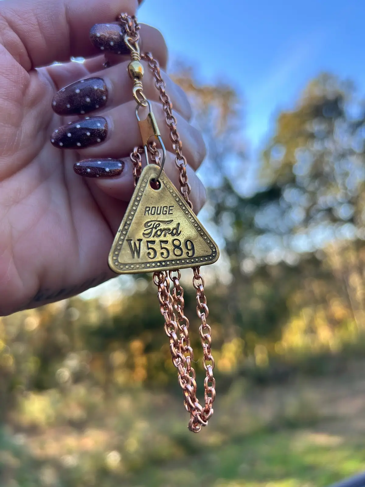 It’s a cool lil tag..what do you think it was used for in its first life?! Lemme know in the comments! #phototrend 