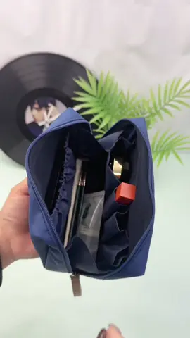 This little bag is perfect for carrying your touch-up essentials when you’re out!#tiktokshoppfi #bags #makeupbag #travelessentials