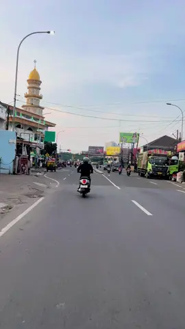 Vibess pagi ciledug 🛵☕️ Cung arah rumah siapa ini?? #tangerang #tangerangkabupaten🌷 #ciledug #pagi #fypageシ 