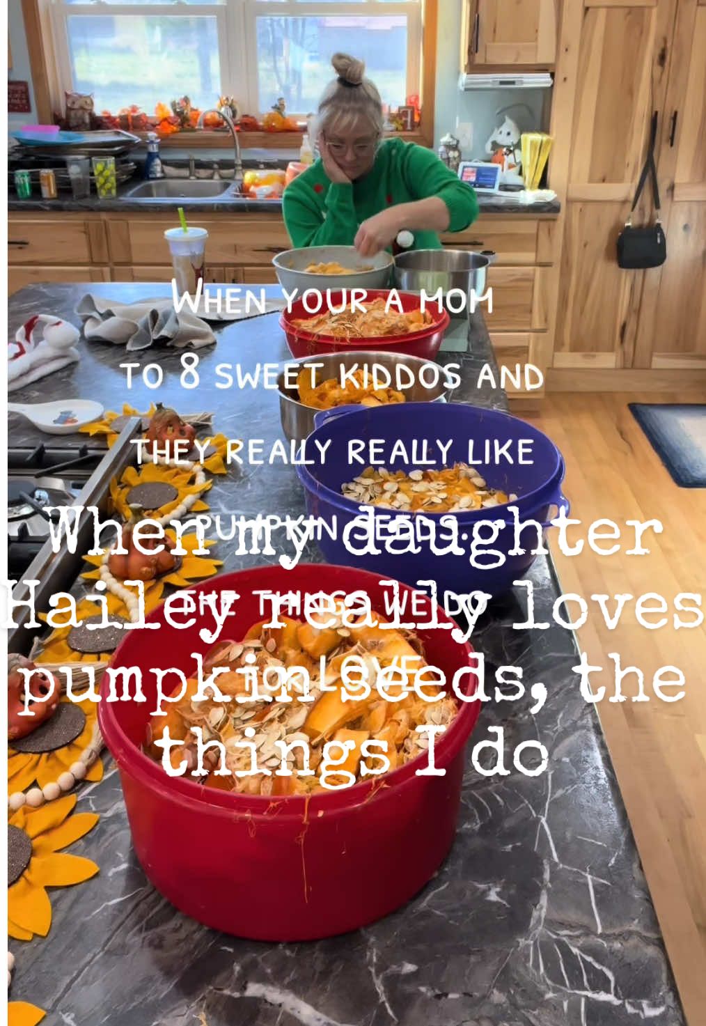 Every year my daughter wants to take all the pumpkin seeds from the pumpkin pumpkins and make different kinds of flavors. I love her so much that's why I do it every #throwbackvideo #justthebells10 #momlifebelike #pumpkinseeds #fallvibes 