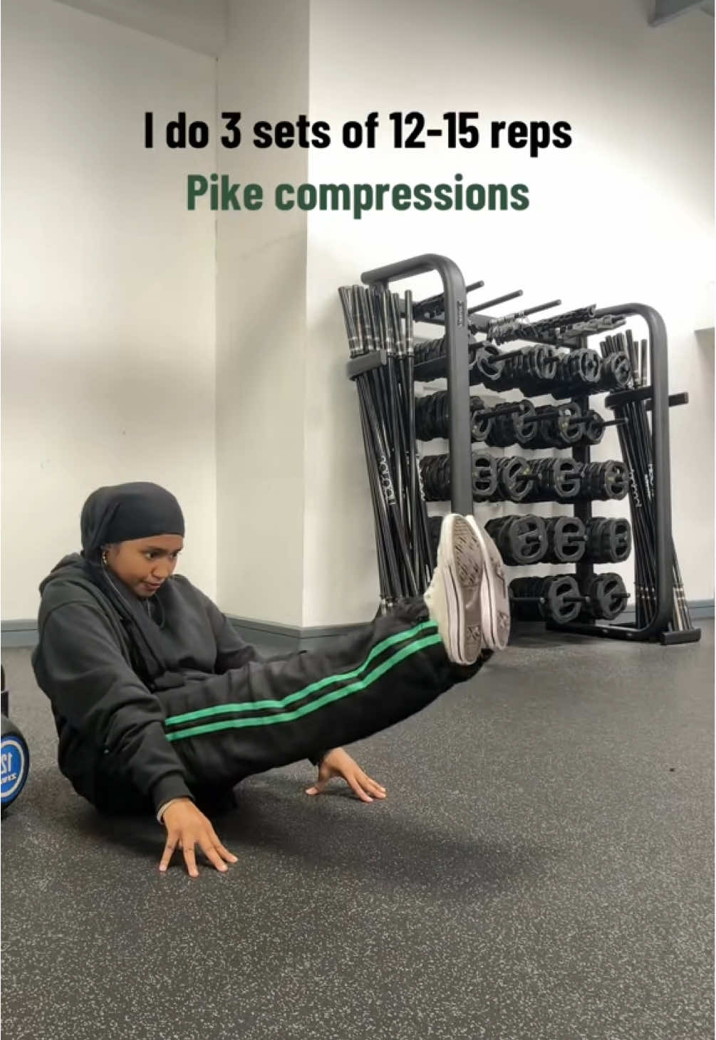 A YEAR AGO TODAY😭😭#onthisday these actually helped so much to get my Lsit thooooo try it out guysss #foryoupage #calisthenics #gymgirlsoftiktok #GymTok 