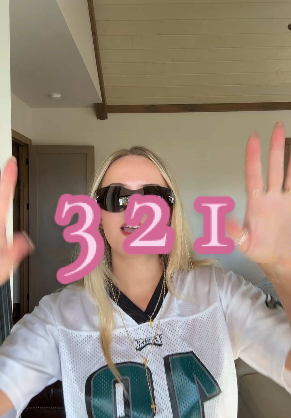 love this dance #tatemcrae #tatemcraetour #tatemcraeconcert #tatemcraedance #greedy #tatemcraeconcert #concertoutfit #misspossessivetour 