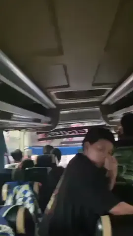 Dorama di wana griya cium-cium di dalam bus #buscommunityindonesia #busmniacomunity #busmania 