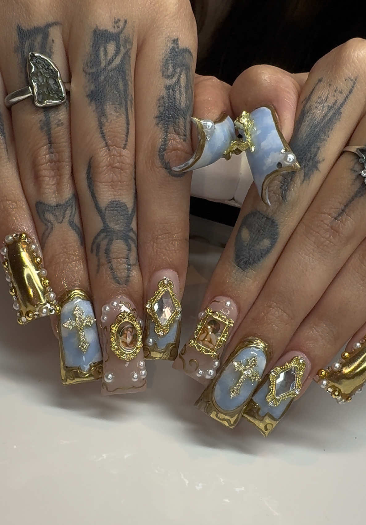 Is all time favorite!!!! 😍😍 #makartt #nails #nailart #rosalia #956 @MakarttOfficial 