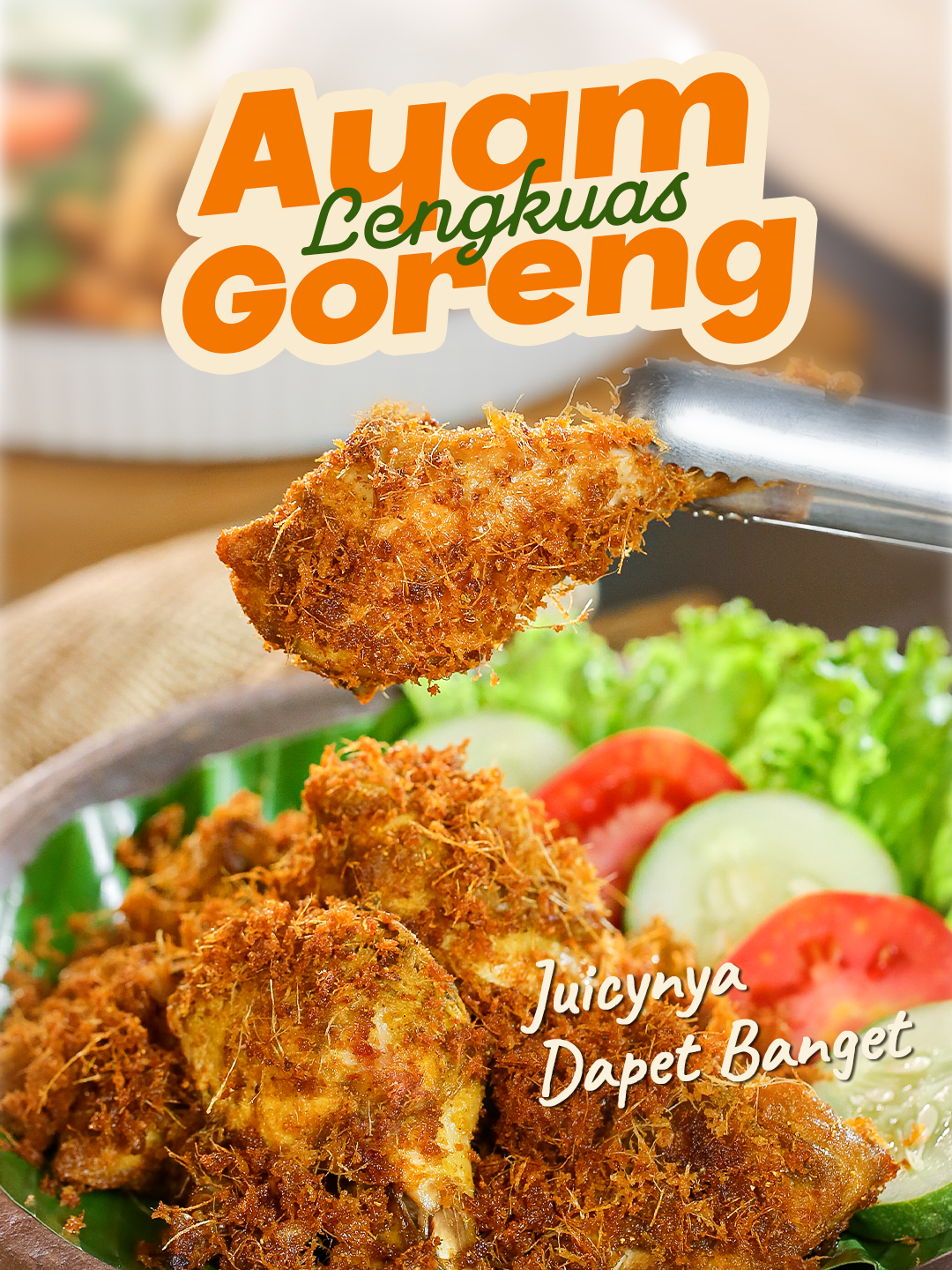 Goreng ayam suka nggak matang sempurna? bumbu nggak meresap? kering? Dengan metode yang satu ini nggak ada lagi deh drama itu semua. Dijamin ANTI GAGAL! 🍗 ✨AYAM GORENG LENGKUAS✨ Resep Rudy Choirudin Bahan 1 : - 500 gr Ayam (potong 8 bagian) - 1 sachet Bumbu Desaku Marinasi - 1 sachet Desaku Bawang Putih Bubuk - ½ sdt Ladaku Merica Bubuk - 1 sdt Gula pasir - 2 sdm Air Bahan 2 : (haluskan) - 10 cm Lengkuas - 1 batang Serai (ambil 10 cm bagian bawah, buang kulit hijau - rajang) - 4 buah Bawang Merah - 2 sdm Air CARA MEMASAK 1. Masukkan semua Bahan 1(ayam, Desaku Marinasi, Desaku Bawang Putih Bubuk, Ladaku Merica Bubuk, gula pasir, dan air) ke dalam kontainer kemudian kocok hingga rata. 2. Masukkan Bahan 2 (bawang merah, serai, lengkuas dan air) yang sudah dihaluskan, kocok lagi kontainer sampai rata. 3. Biarkan selama 30 Menit. 4. Kemudian kukus ayam berbumbu tersebut selama 15 menit sejak api dinyalakan. 5. Angkat dan dinginkan ayam sampai benar-benar dingin (suhu ruang), kemudian pisahkan ayam dengan bumbunya. 6. Goreng ayam pada minyak panas sampai kuning keemasan, angkat dan tiriskan. 7. Goreng sisa bumbu sampai kering seperti serundeng. 8. Hidangkan. #simplerudy #masaksatset #reseprudychoirudin #rudychoirudin #makananmenado #woku #wokuayam #resepayam