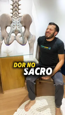 Sacro Inflamado? Alivie a Dor com Esse Exercício  Está com aquela dor incômoda na base da coluna, perto do cóccix? 😣 Pode ser o sacro pedindo ajuda! Neste vídeo, vamos te ensinar um exercício simples e eficaz para aliviar essa tensão. Ao praticar regularmente, você pode: ✨ Reduzir a pressão e a rigidez na região, promovendo alívio rápido. ✨ Melhorar a estabilidade da pelve, prevenindo que a dor volte. Diz adeus ao desconforto e recupera sua liberdade de movimento! 💪 #dornoquadril #sacro #sacral #dorsacroiliaca #quadril 
