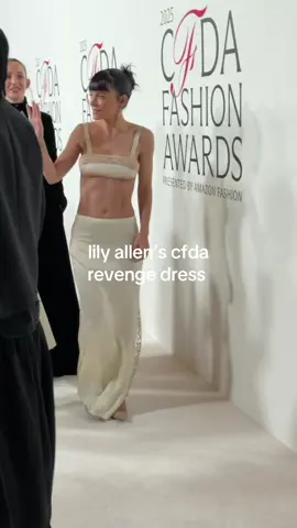 west end girl @Lily Allen frees the nip in American Emerging Designer of the Year nominee Colleen Allen at the #CFDA awards 🔥 🎞️ @kevincuonghuynh 