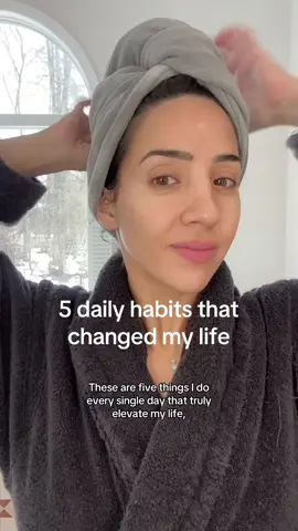 The new year is coming fast, and instead of waiting for January 1st, this is your reminder to start leaning into the habits that actually elevate your life now.  You don’t need a full reset, you just need small daily actions that compound over time. These habits are simple, repeatable, and truly change everything when you stay consistent. Here are my 5 non-negotiables: 1. Morning & night skincare. Been disciplined with this since 25 — my skin gets compliments every single day. Best long-term investment ever. 2. High-protein, high-fiber breakfast. Keeps me full, energized, and sets the tone for healthy choices all day. 3. Stop eating by 7pm. I sleep around 10 — giving my body time to recover changes everything. Wake up feeling light and energized. 4. I win tomorrow, today. Big goals first. To-do lists aligned with them. If it doesn’t move me forward, it doesn’t get space. 5. Strength training 3x a week. Consistency beats intensity. Pick one thing, build the habit, and it becomes part of who you are. #SkincareRoutine #HealthySkin #SkinCareTips #HealthyEating  #healthyliving  